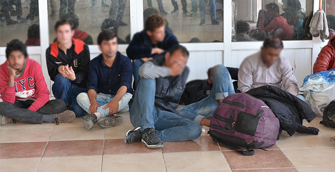 Yakalanan göçmenler gözyaşlarına boğuldu