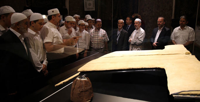 Hırka-i Şerif bugün ziyarete açıldı