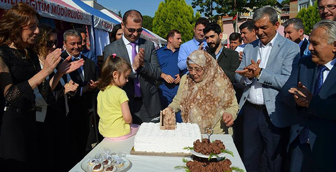 75 yaşında okuma yazma öğrendi