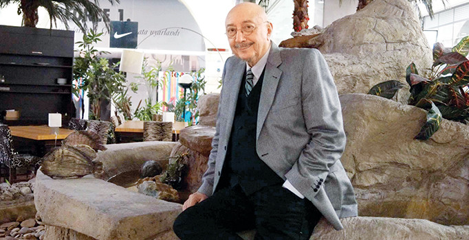 ‘Elde kadehle Özdemir Erdoğan dinlenmez’