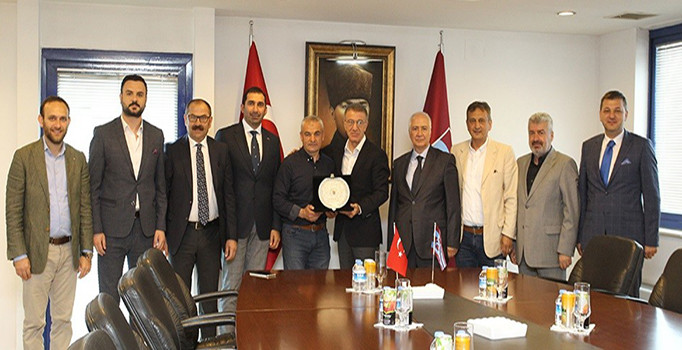 Trabzonspor'da Rıza Çalımbay’a teşekkür plaketi verildi