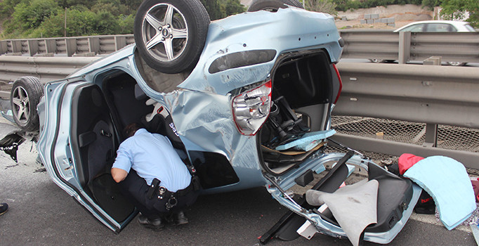 Kocaeli'de otomobil takla attı: 4 yaralı