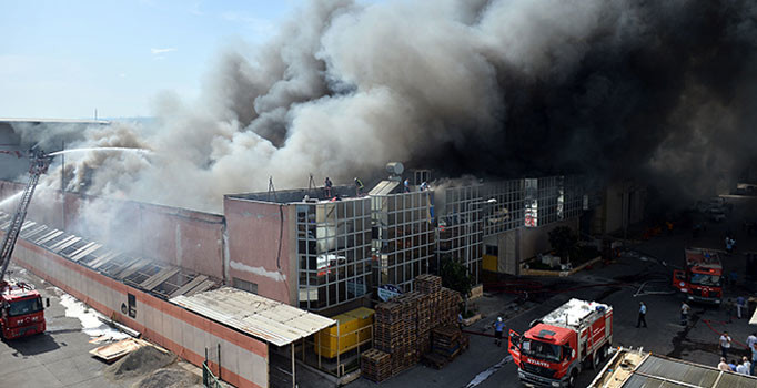 Mersin'de soğuk hava deposunda yangın