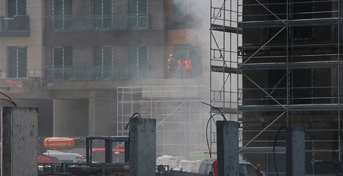 Son dakika! Ayazağa'da lüks siteni inşaatında yangın