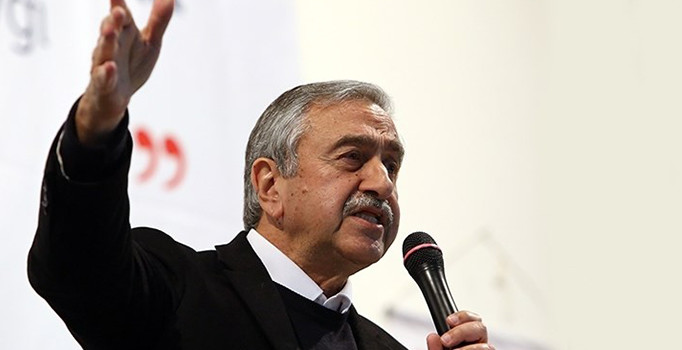 KKTC'de hükümet krizi: Mustafa Akıncı, parti liderleriyle görüşecek