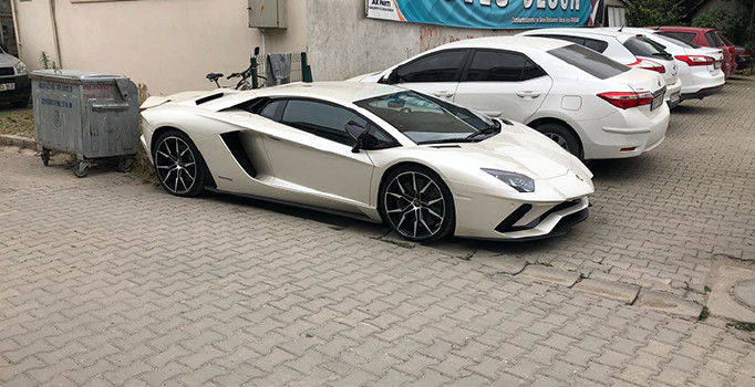 Kenan Sofuoğlu AK Parti'ye Lamborghini ile gitti