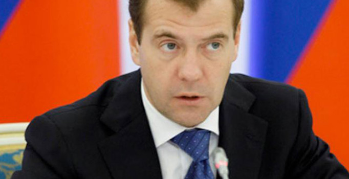 Rusya Başbakanı Medvedev Erivan ve Bakü'ye gidiyor