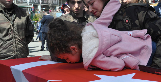 Bağlar şehidi Tamer Aktaş’ı memleketi 15 bin kişi uğurladı