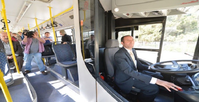 Kızılay saldırısında yaralanan otobüs şoförü görevine başladı