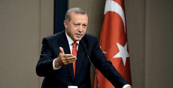 Erdoğan'dan Gülen'e: Birileri seni koruma altına mı aldı?