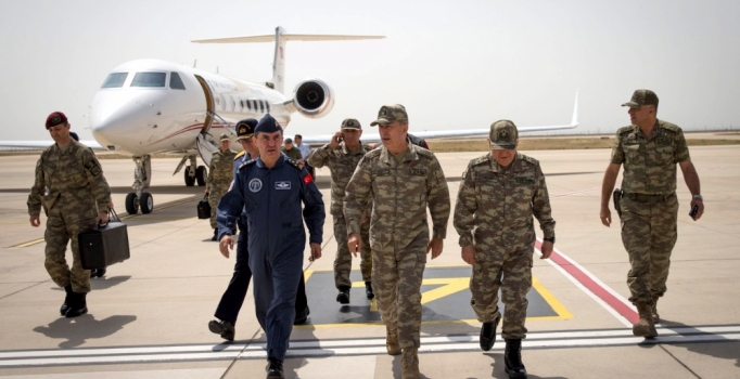 Genelkurmay Başkanı Akar, kuvvet komutanlarıyla Hatay'da