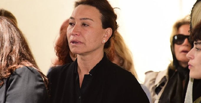 Demet Akbağ’dan anneye son bakış!