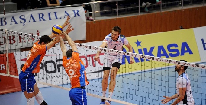 Voleybolda İstanbul BŞB, Arkas Spor 3-2 mağlup etti