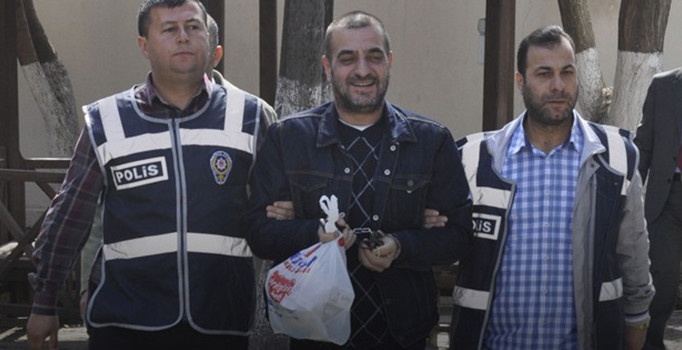 3 kişinin katil zanlısı 'Paşa' lakaplı Abdullah Çokkaynar cezaevine girerken askerler gibi uğurlandı