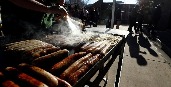 Ramazanda Türk camisi önünde domuz çevirmek isteyen Pegida'ya yasak