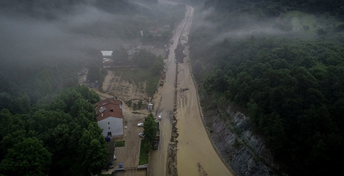 7 saat sonra ulaşıldı! Bursa'da heyelan bir köyü yok etti