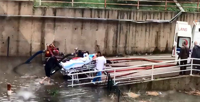 Kocaeli’de hastaneyi su bastı