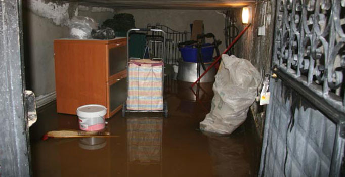 Denizli'de sağanak yağış hayatı felç etti