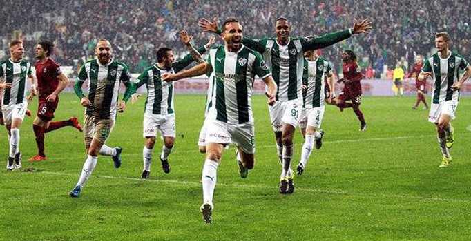 Bursaspor gol atarak Vodafone Arena'da timsah yürüyüşü yapma peşinde