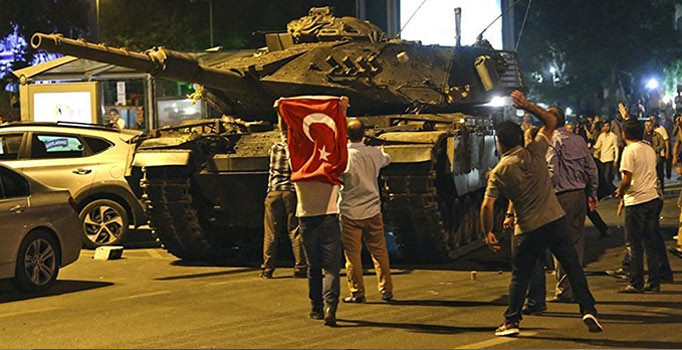 FETÖ'cülerden kan donduran ifade: Tankçı mermimiz bitti, sivillere ateş edin