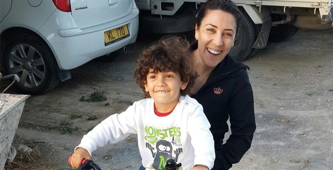 17 bıçak darbesiyle öldürdüğü oğlunun cesediyle bir gün evde kalmış