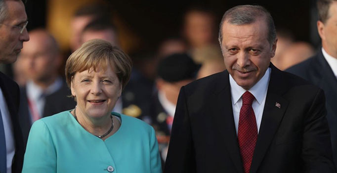Merkel'den Erdoğan'a davet: Seçimlerden sonra Almanya'ya bekliyoruz