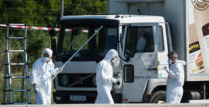 İngiltere'de kamyonda rehin kalan 14 kişiyi küçük Ahmed'in mesajı kurtardı