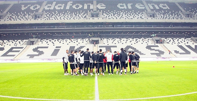 Beşiktaş Vodafone Arena'da çifte mutluluk peşinde