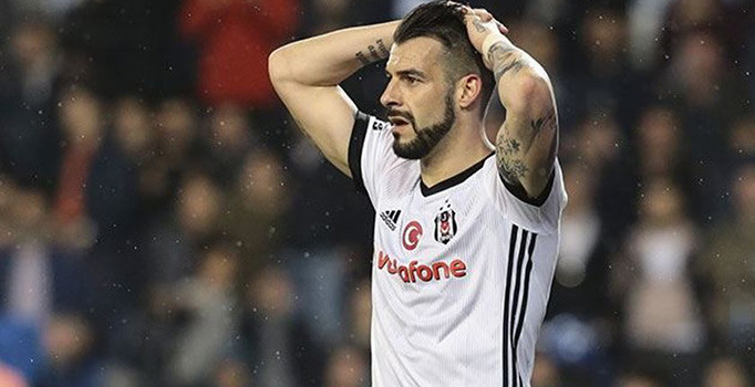 Beşiktaş'ta yaprak dökümü: Negredo'yu gözden çıkardı