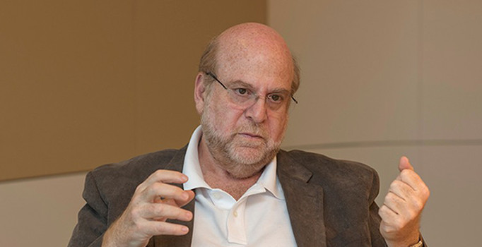 Türk profesör Sadık Esener 1 milyar dolara kanserin çaresini arıyor