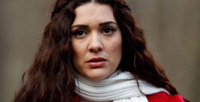 Bergüzar Korel'den köpek isyanı: Bu zulme ses çıkarmayanlar eziyeti yapanla eşdeğerdir