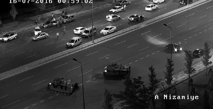 15 Temmuz'dan yeni görüntüler: Darbeciler vatandaşları göz kırpmadan şehit etti