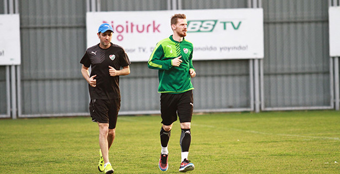 Serdar Aziz Bursaspor'un Beşiktaş kadrosuna alınmadı