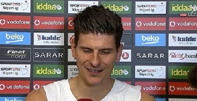 Mario Gomez'e maç sonu arkadaşından gelen mesaj: Golü atmasaydın seni öldürürdük