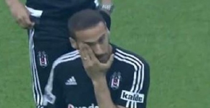 Cenk Tosun Vodafone Arena'daki atmosfer karşısında gözyaşlarına hakim olamadı