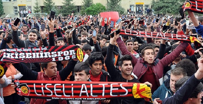 Eskişehirspor taraftar grubundan kent sakinlerine 'forma' çağrısı