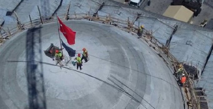 Ana kubbesi kapatılan Taksim Camii havadan görüntülendi