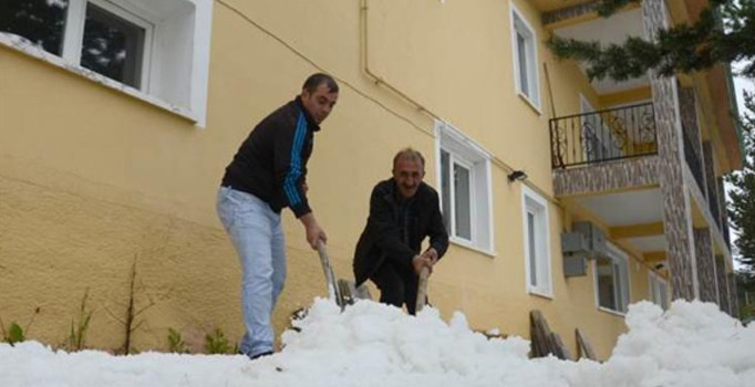 Kars ve Erzincan'da sağanak ve dolu etkili oldu