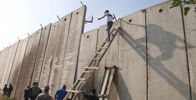 Mescid-i Aksa'da namaz kılmak için zorlu yolculuk