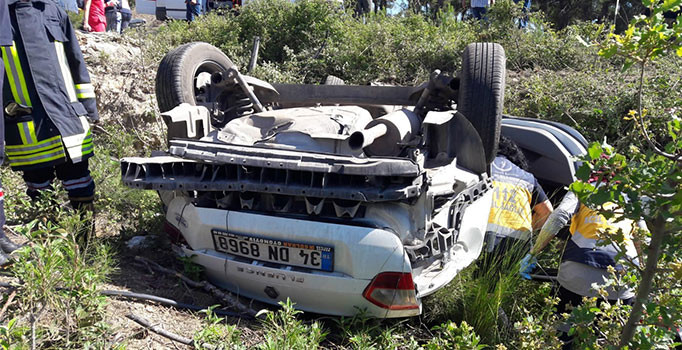 Manisa’da kontrolden çıkan araç şarampole uçtu: 1 ölü, 2 yaralı