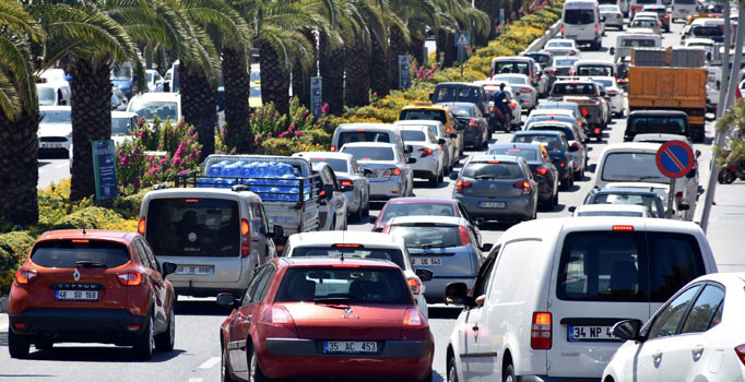 Doluluk oranı yüzde 100'e ulaştı: Tatilciler Marmaris'e akın ediyor