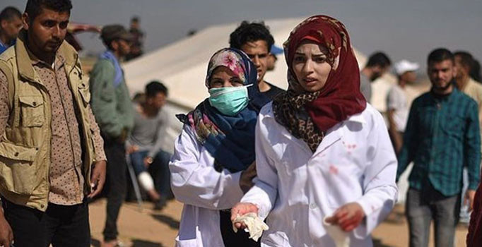 Gazze'nin 'yardım meleği' Rezzan yaralanmasına rağmen pes etmedi