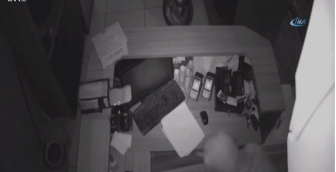 10 saniyede hırsızlık kamerada