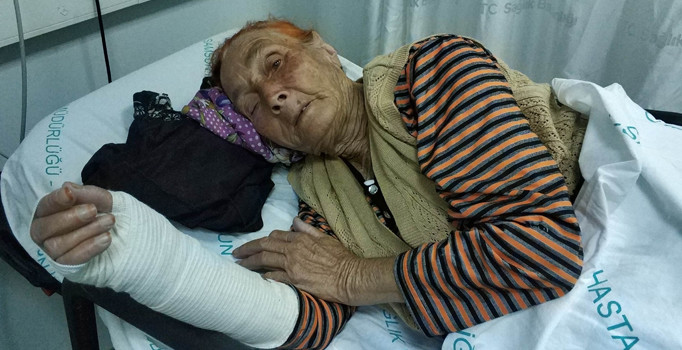 Dilenmiyor diye oğlu ve gelini döverek hastanelik etti