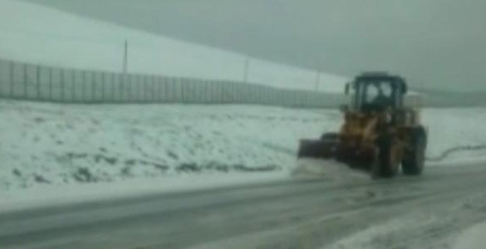 Haziran'da dolu sürprizi: Bir anda her yer beyaz örtüye büründü
