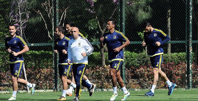Fenerbahçe, Galatasaray ile kritik maça çıkıyor