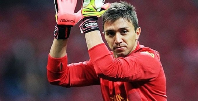 Fernando Muslera derbi maçla beraber Galatasaray tarihine geçecek