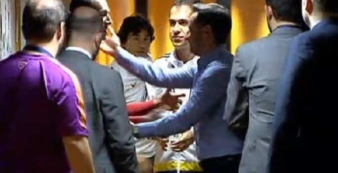 Fenerbahçe Teknik Direktörü Vitor Pereira Galatasaray soyunma odasına indi