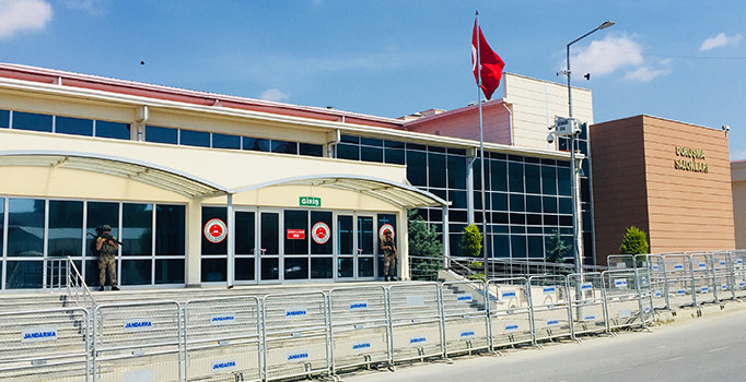 15 Temmuz Şehitler Köprüsü davasında avukatlardan protesto