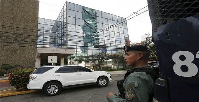 Panama Belgeleri: Mossack Fonseca'ya polis baskını
